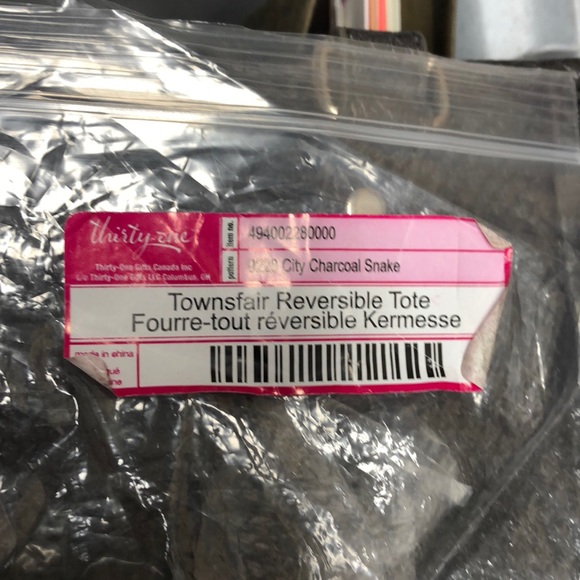 Thirty-One Townsfair Reversible Tote in Charcoal - Picture 3 of 4